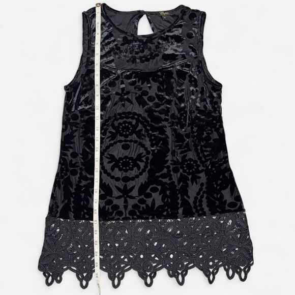 Black Sheer Lace Sleeveless Blouse with Keyhole Back (Size Small) - Picture 5 of 8